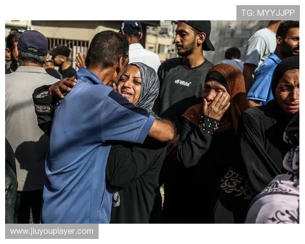 以色列队佩戴黑色臂章悼念袭击事件遇难者 以色列队佩戴黑色臂章悼念袭击事件遇难者